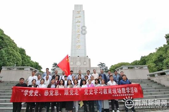 逃离破旧弃城